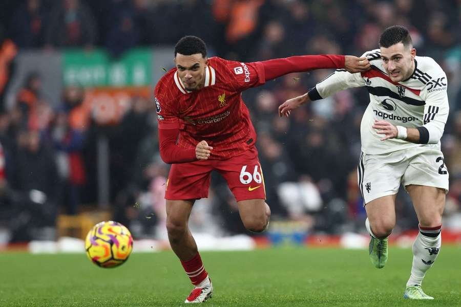 Van Dijk defends Alexander-Arnold: "He was not affected by speculation"