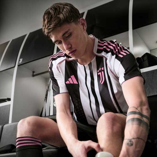 Juventus 2025/26 football shirt with pink accents