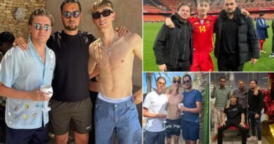 Siblings of Dean Huijsen: