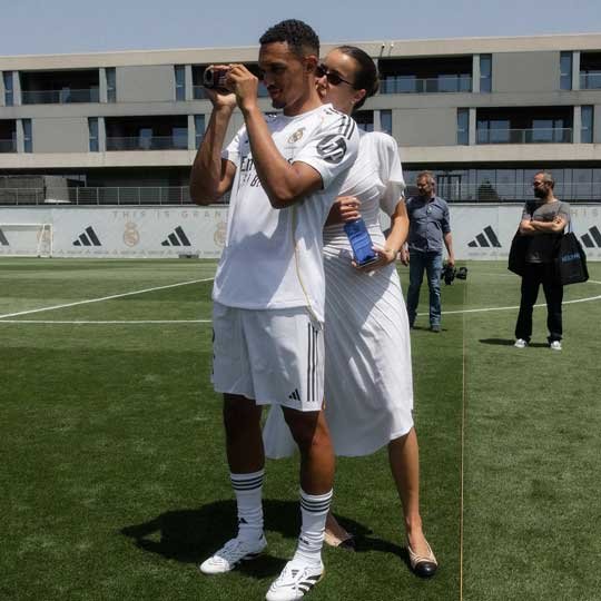 Trent Alexander-Arnold Girlfriend – Estelle Behnke