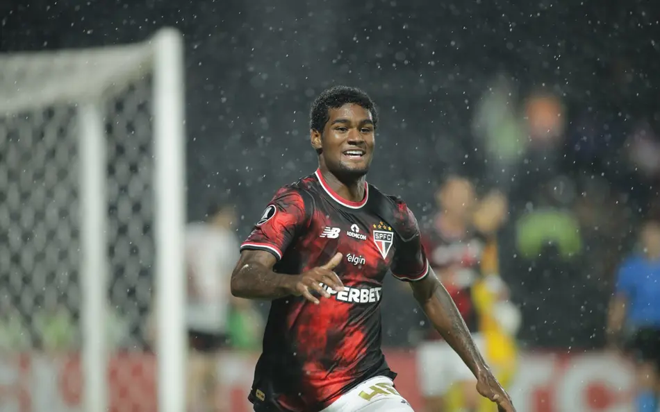 Lucas Ferreira Becomes a Doubt for São Paulo Ahead of Crespo’s Debut