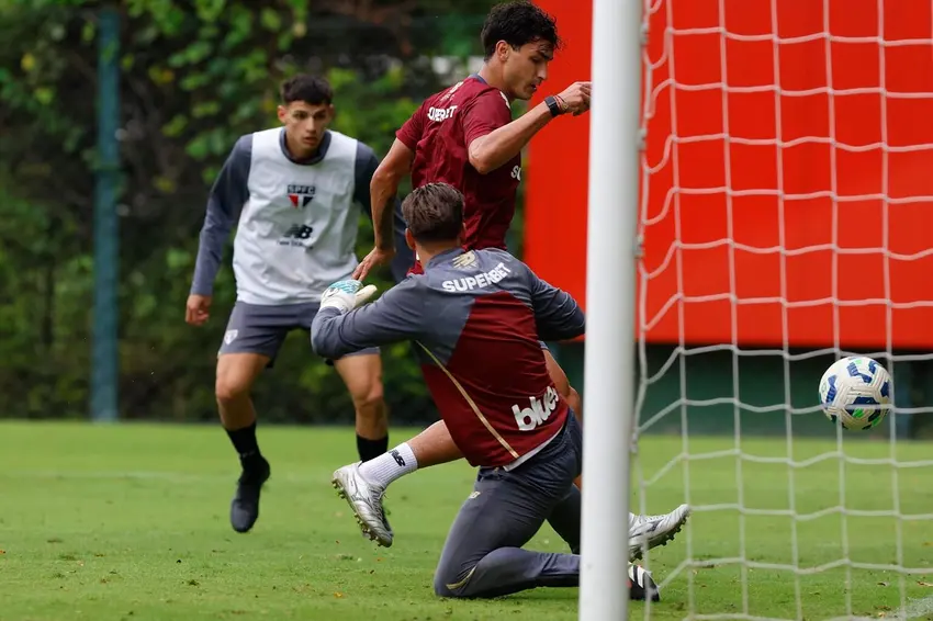 São Paulo’s First Team Thrashes Crias de Cotia in Training Match