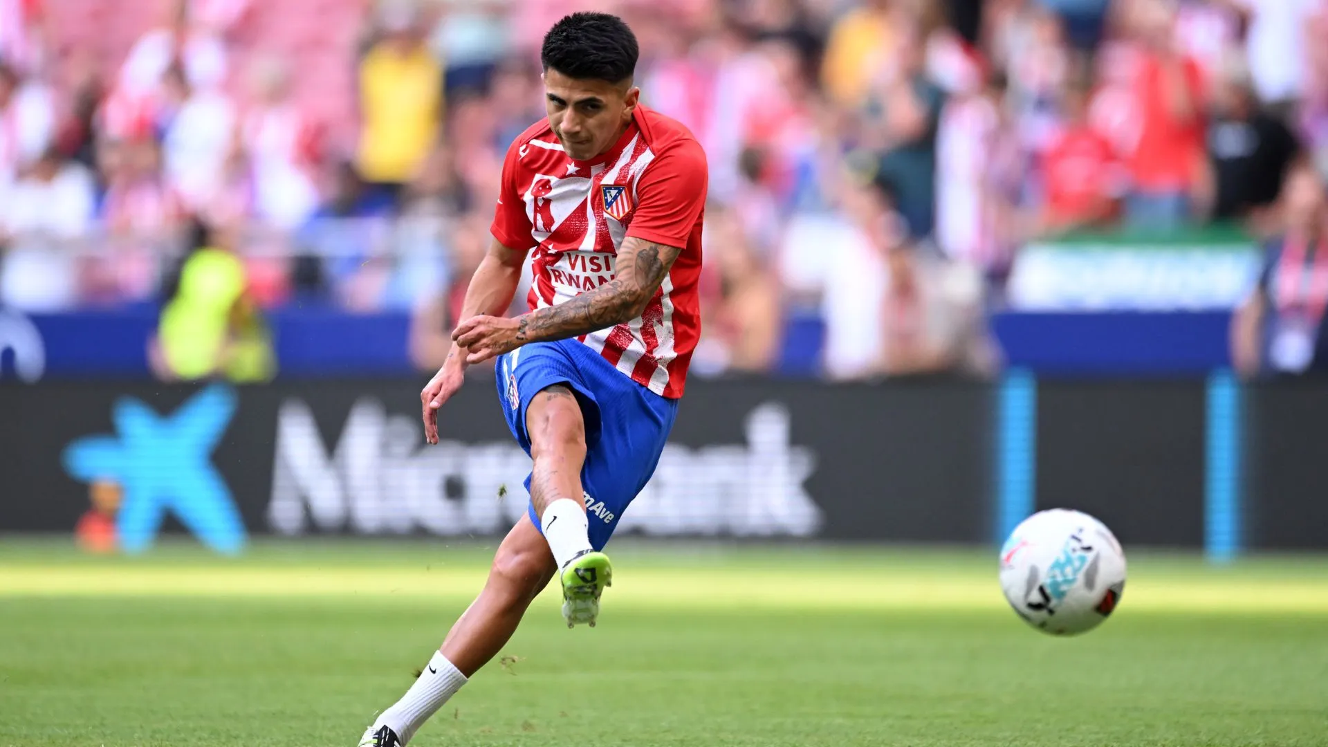 Thiago Almada to Stay at Atlético Madrid: Club Blocks Exit Following Gallagher and Raspadori Sales