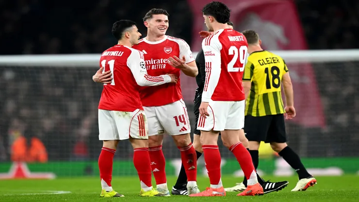  Gabriel Martinelli, Gyoekers and Havertz celebrate Arsenal's goal in the 2025/26 Champions League