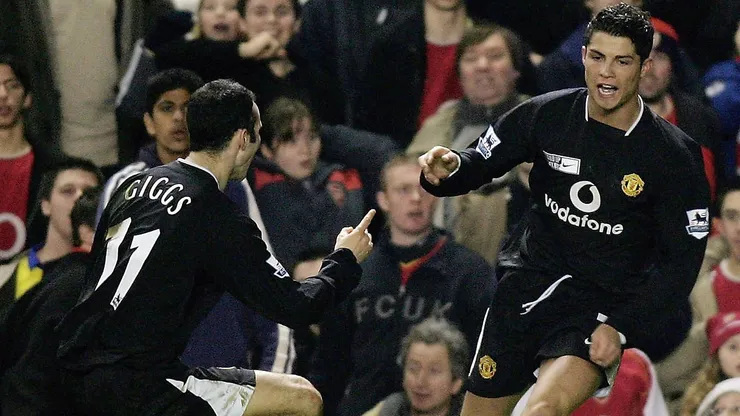 Manchester United had Giggs and Cristiano Ronaldo in their squad when they beat Arsenal 4-2 while wearing black in the 2004/2005 season.