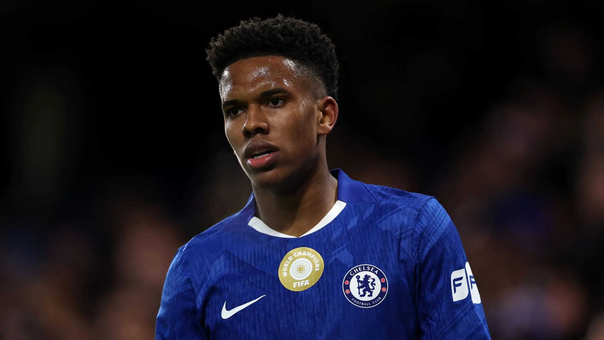 Chelsea Injury Alert: Estêvão and Gittens Recovering from Illness Ahead of Crystal Palace Trip