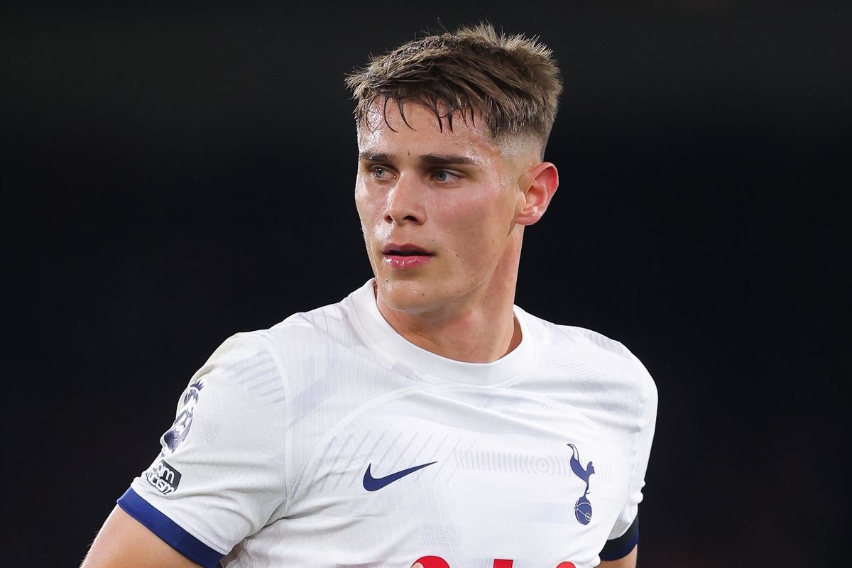 Liverpool Ready to Launch €90m Raid for Tottenham Star Micky van de Ven