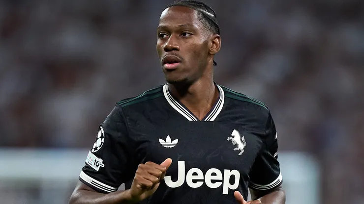 Tottenham is evaluating the signing of Jonathan David