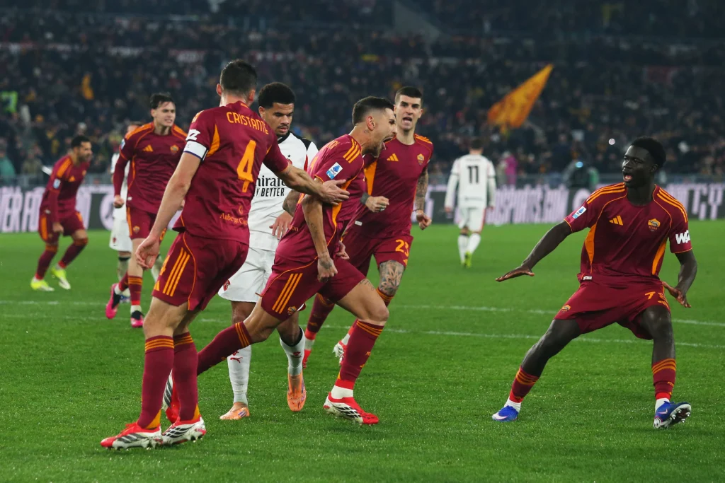 Lorenzo Pellegrini celebrates a goal scored by Roma