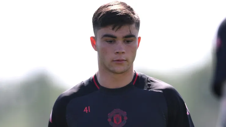 Official: Manchester United Starlet Harry Amass Joins Norwich City on Loan After Successful Sheffield Wednesday Spell