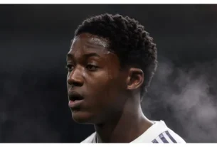 Mainoo’s Manchester United U-turn: Carrick blocks Napoli move and prioritizes new long-term deal for midfield starlet