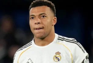 Mbappé Injury Scare: Real Madrid Star a Major Doubt for Benfica Clash with "Delicate" Knee Issue
