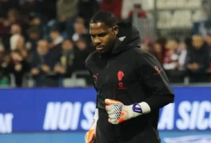 Mike Maignan Snubs Chelsea: Milan Star Agrees Massive Extension Until 2031 as Blues Target Ter Stegen