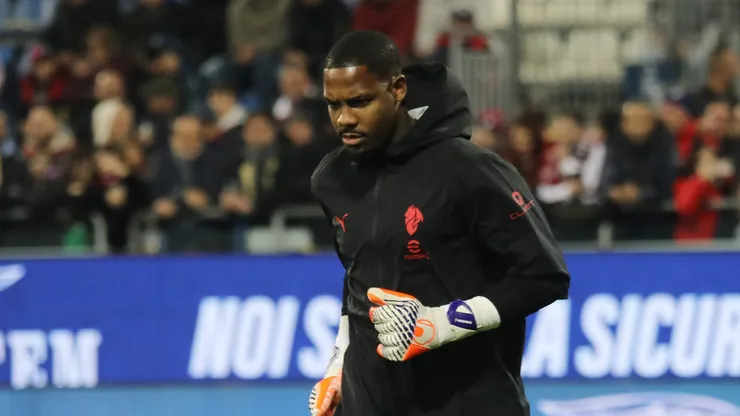 Mike Maignan Snubs Chelsea: Milan Star Agrees Massive Extension Until 2031 as Blues Target Ter Stegen