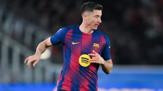 Robert Lewandowski wants to stay at Barcelona, but the club has set conditions for this to happen. Now, it remains to be seen if he will accept them