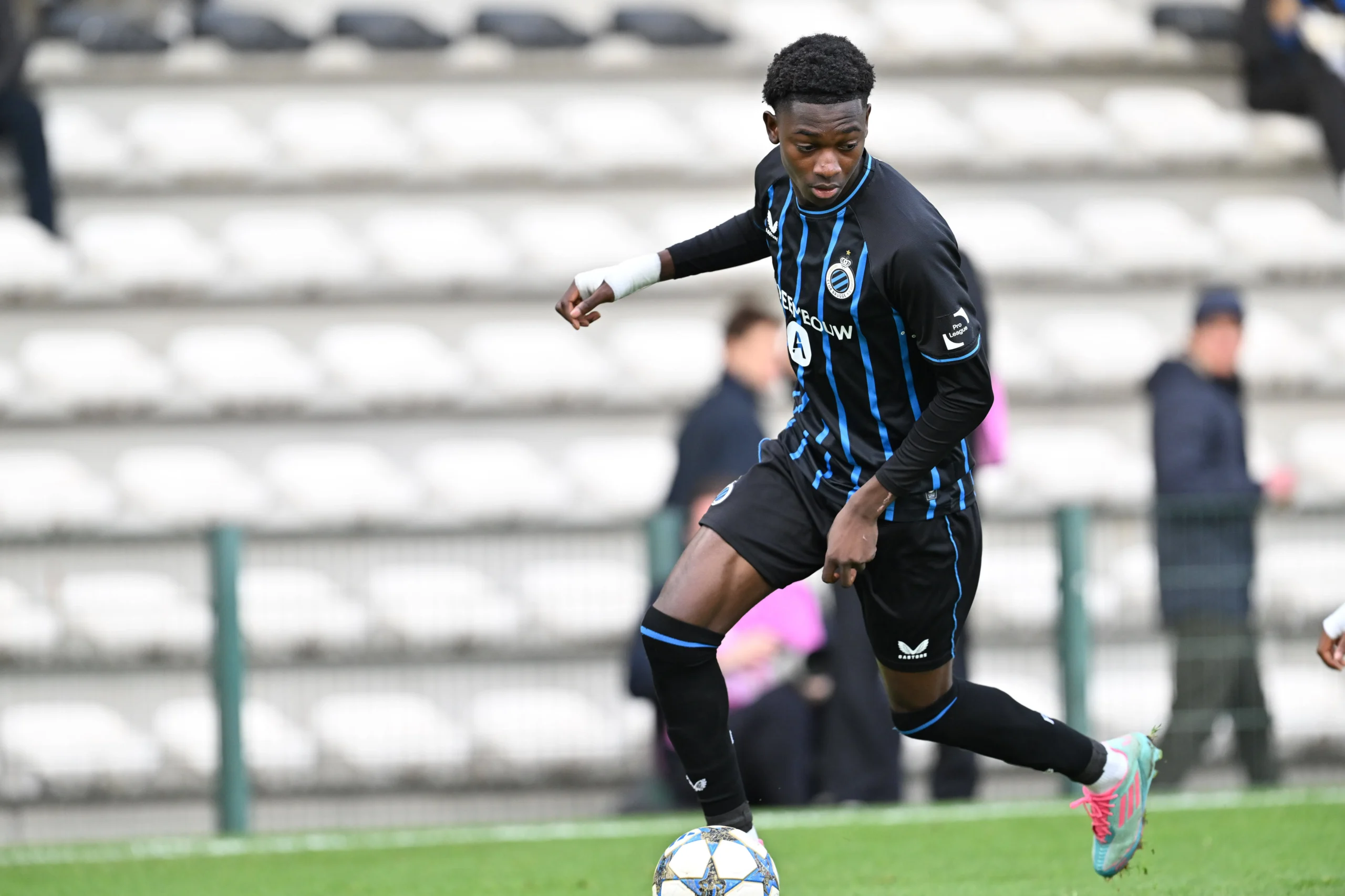 Barcelona intensify pursuit of Club Brugge wonderkid Jesse Bisiwu