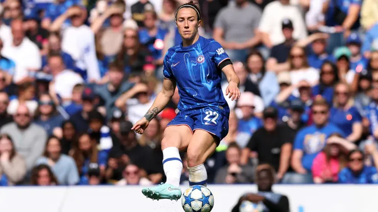 Lucy Bronze reveals her career ambitions at Chelsea: "I want to be challenged"