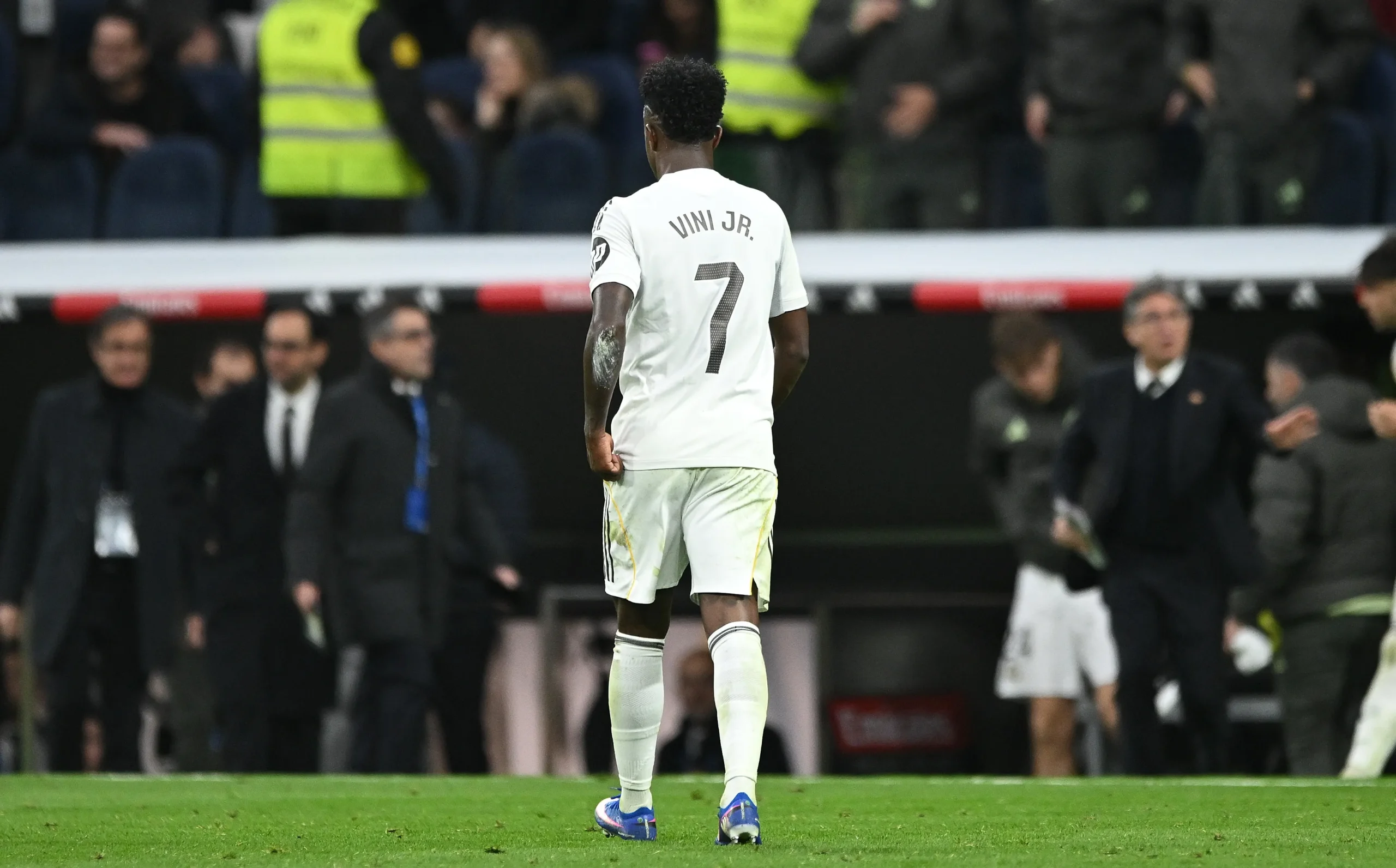 "I Won't Stay Where I'm Not Wanted": Vinicius Jr. Ready to Quit Real Madrid After Bernabéu Boos