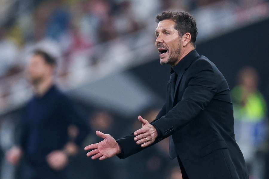 Bottlegate and ‘Mad Dogs’: The Inside Story of Diego Simeone’s History With Manchester United