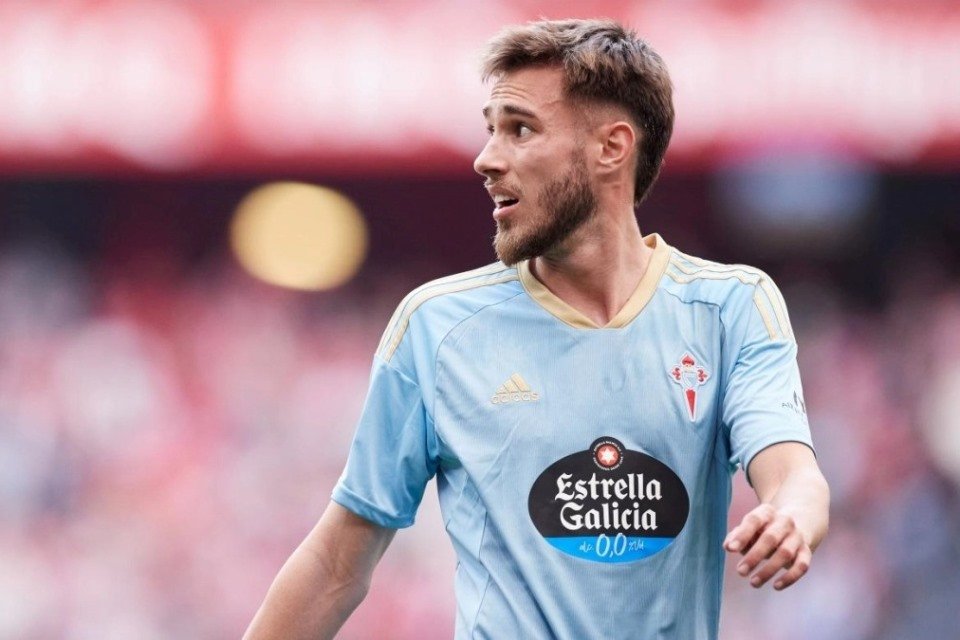 West Ham Rival Aston Villa for "Underrated" Former Barcelona Star Oscar Mingueza