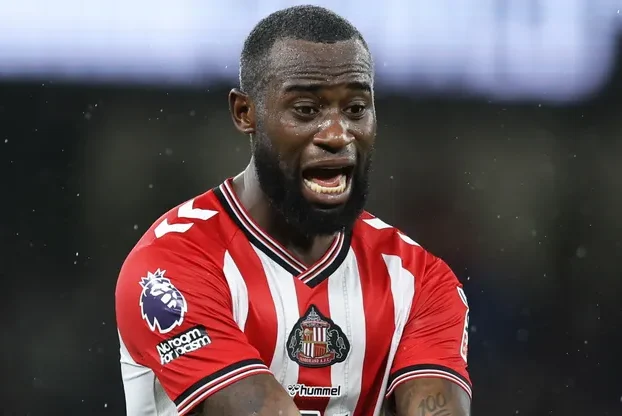 Liverpool Open Talks for Geertruida: Slot Reunites with Former Feyenoord Captain