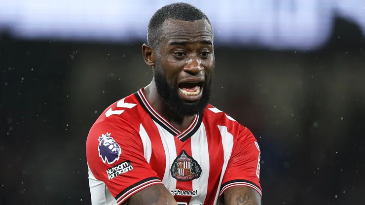 Liverpool Open Talks for Geertruida: Slot Reunites with Former Feyenoord Captain