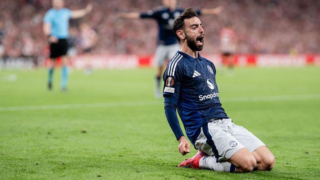 "Unfairly Assessed": Roberto Martinez Slams Critics of Man Utd Captain Bruno Fernandes