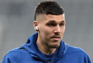 Joel Piroe’s Premier League Struggles Raise Questions as Leeds Assess Survival Run-In