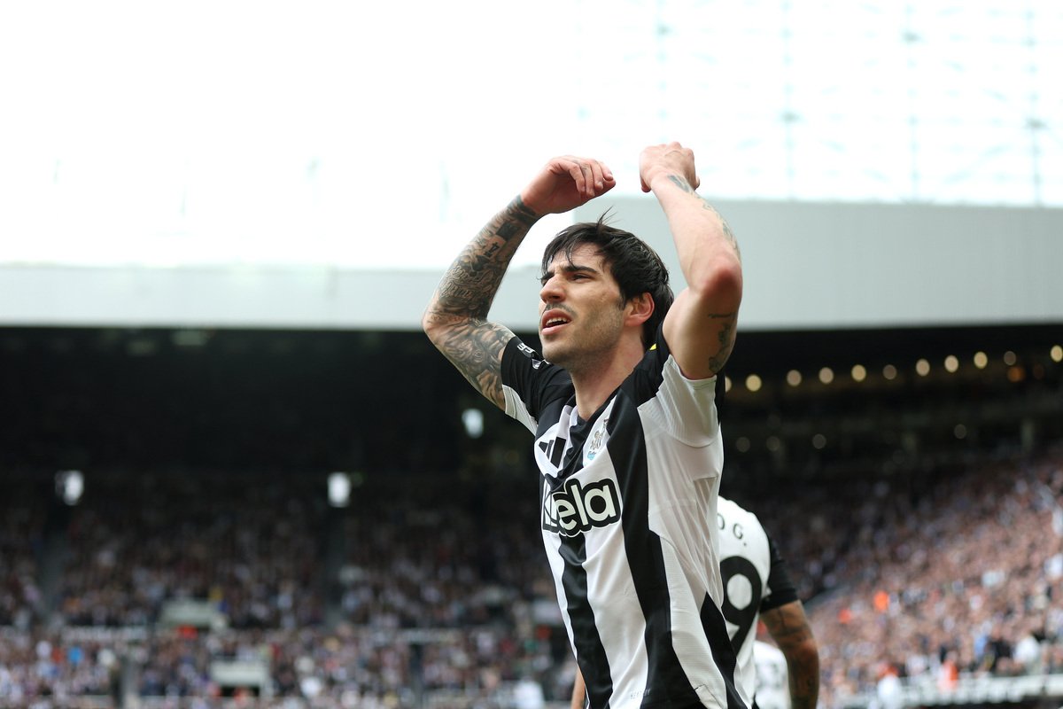 Tonali to Old Trafford? Newcastle star ‘keen’ on blockbuster Man Utd move as INEOS plan £80m midfield overhaul